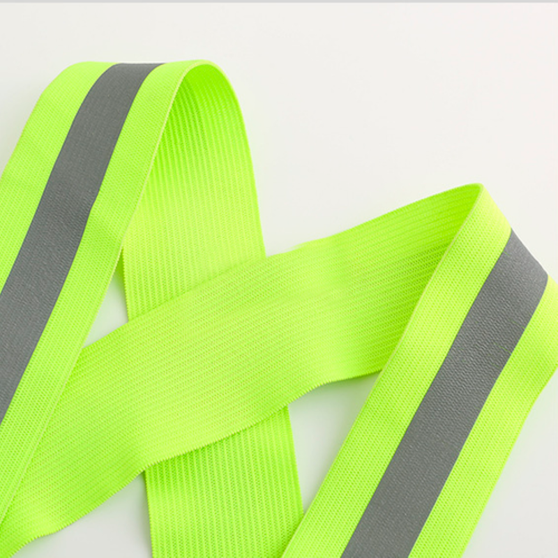Arnés reflectante verde con cintas ajustables y tela de polyester