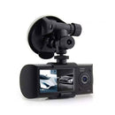 Cámara Dual para Registro Vehicular con resolución de vídeo de 720 píxeles, viene con soporte para auto y memoria de 32GB