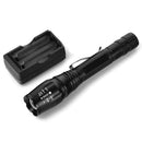 Linterna LED Recargable de 19 cm, Rango de alcance 150 metros e intensidad de 250 lúmenes